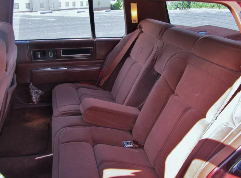 Кадиллак Девиль салон