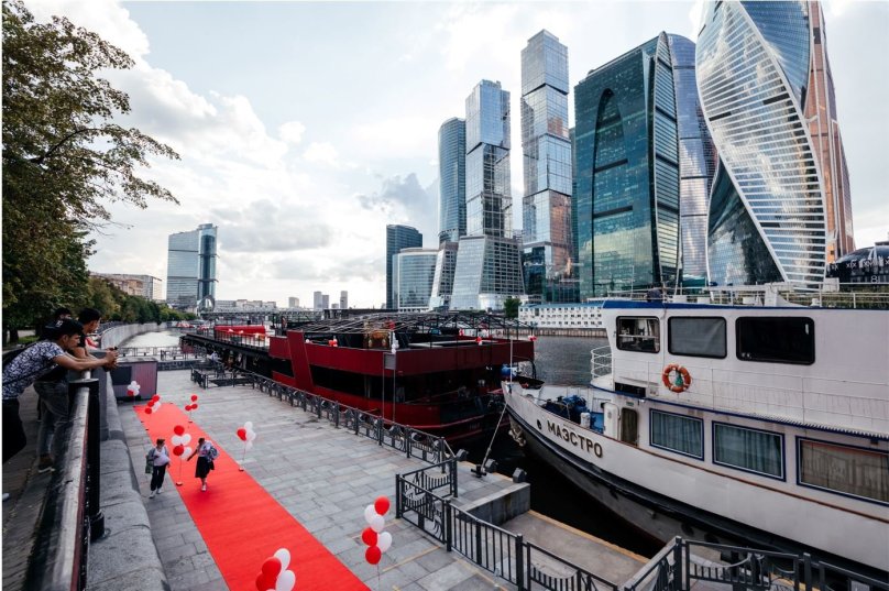 Лофт бот теплоход