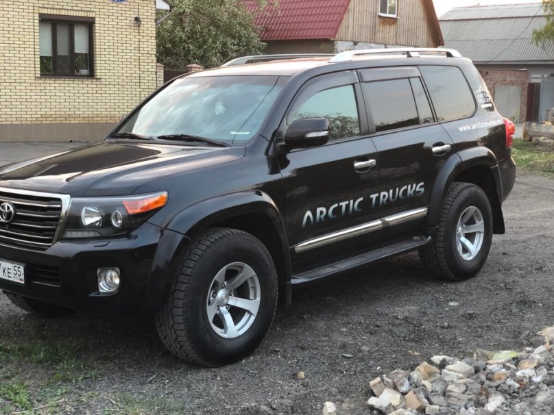 Land Cruiser 200 Arctic Trucks