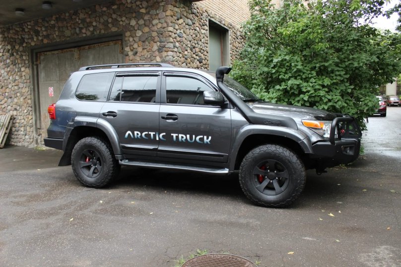 Toyota Land Cruiser 200 Arctic Trucks