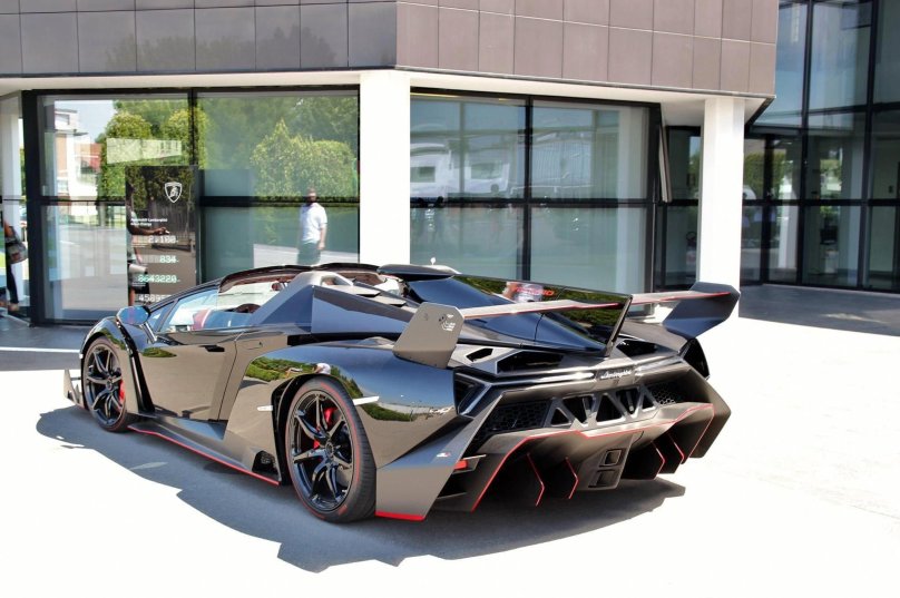 Ламборджини Veneno Roadster