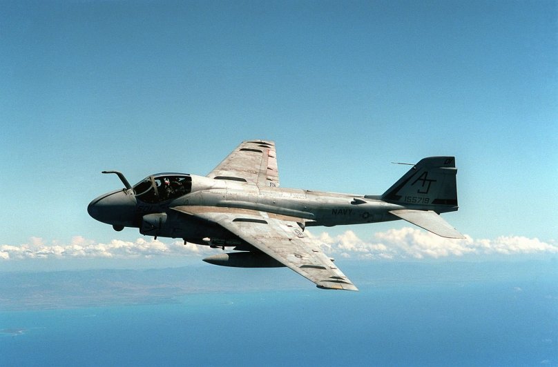 Самолет интрудер а-6