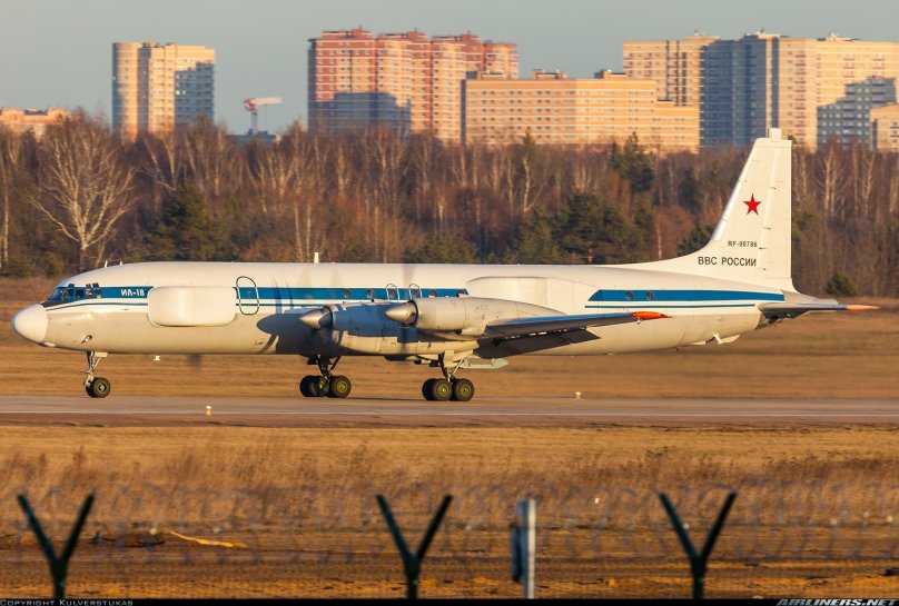 Самолет-постановщик помех ил-22пп "Порубщик