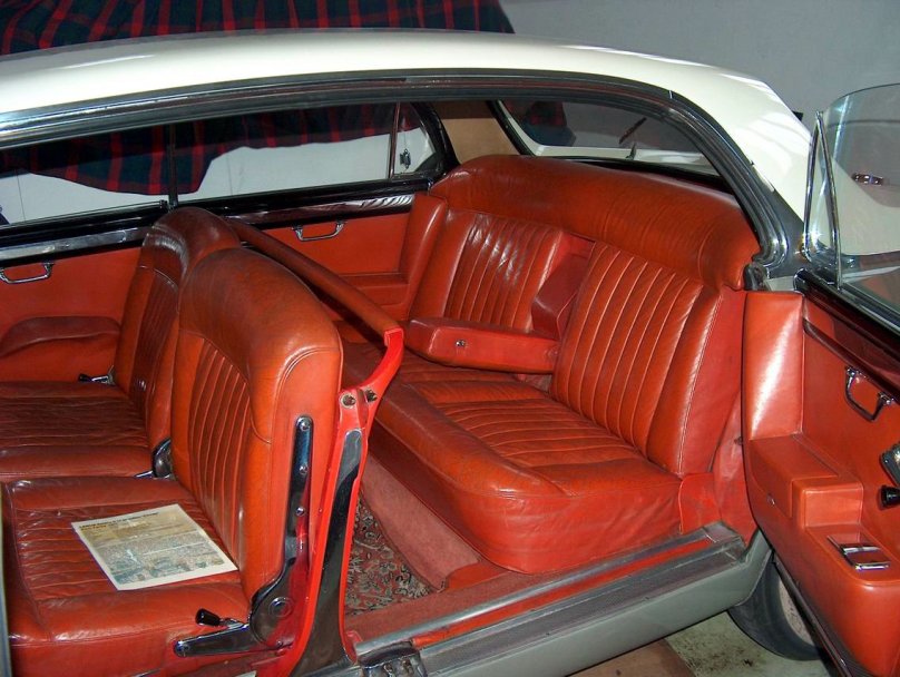 Lancia Phedra салон