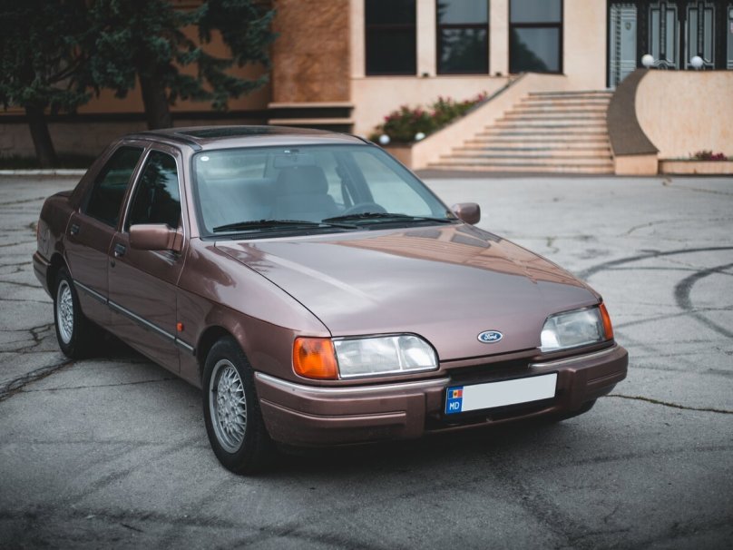 Форд Сиерра 2.0 седан